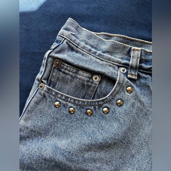 Skoozi size 5 studded mom jean shorts - Picture 2 of 4